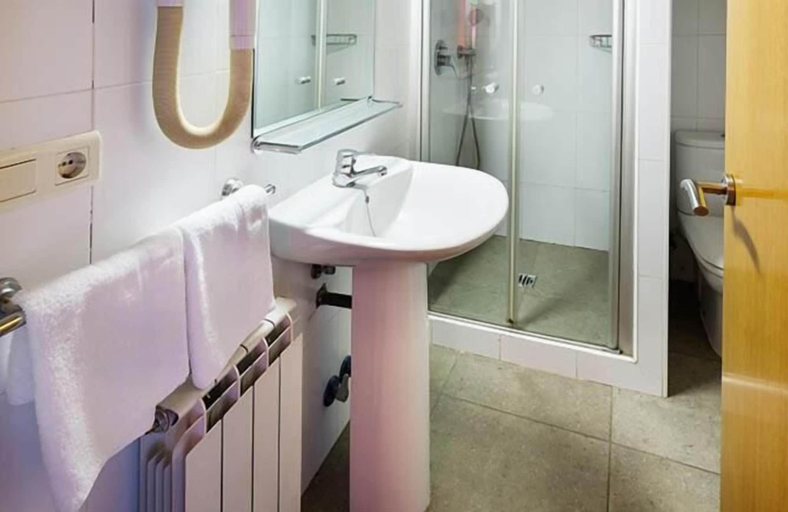 Bathroom 5, Cal Miquel, Lleida