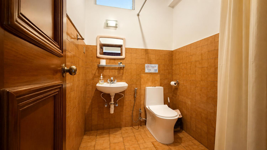 Bathroom 3, Hotel Sherwi Hyul, Bagmati