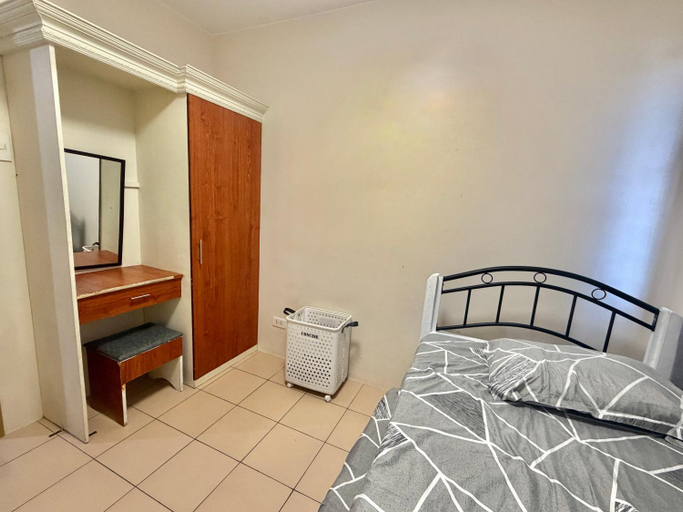 Bedroom 3, Condo 2BR within the City! w/ Pool, WIFI & Netflix, Davao City