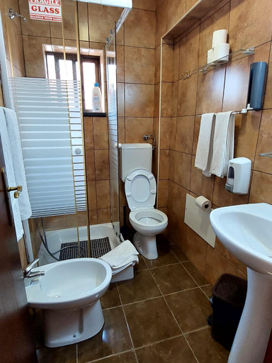 Bathroom 4, Residencia do Parque, Aljezur