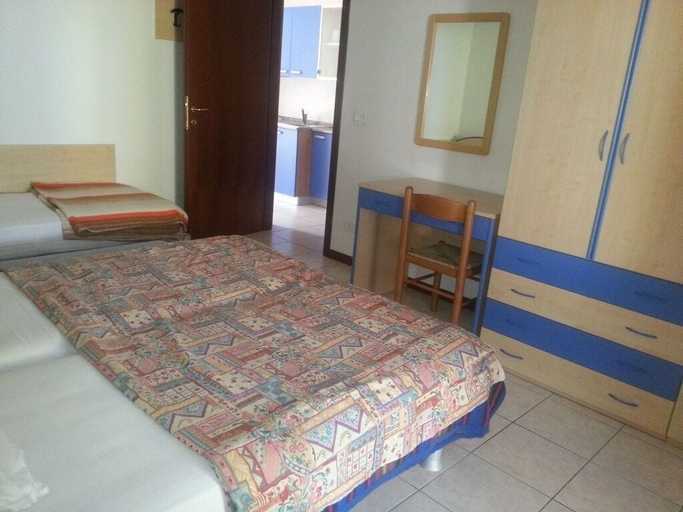 Room 3, Apartment With Shared Pool for 4 Guests, Venezia