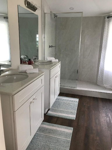 Bathroom 4, The Sunset Cove And Rainbow Room
