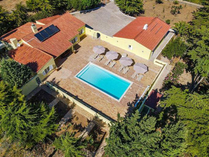 5, Villa Dean: Private Pool | For Families | AC & WI-, Lagos