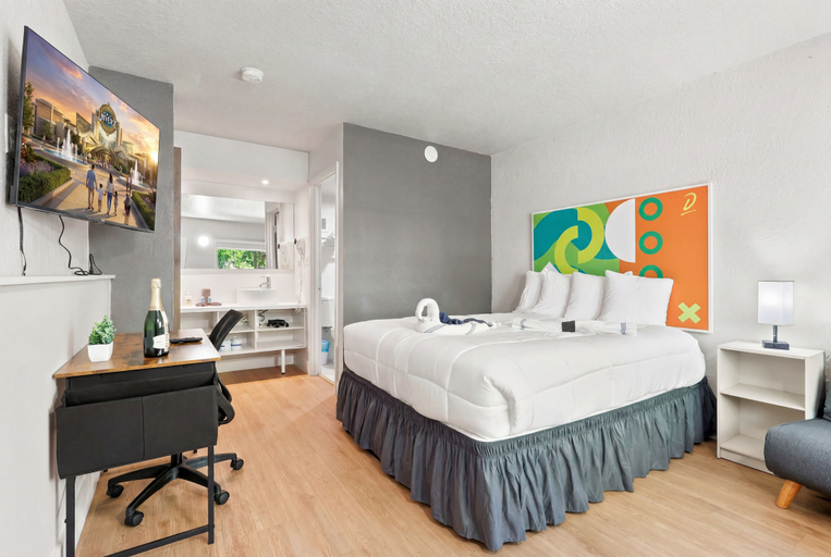Room 3, Budget Disney Room Pool & Parking, Osceola