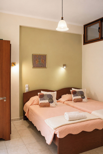 Bedroom 4, Xristinas Apartments, Crete