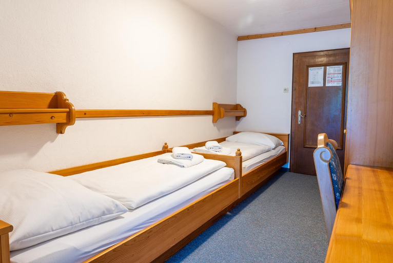 Bedroom 4, ALPEN ARNIKA Hotel & Restaurant, Liezen