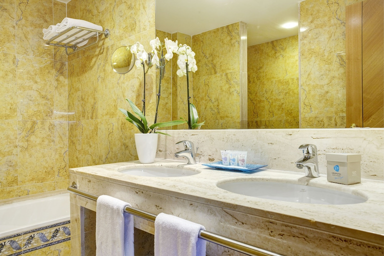 Bathroom 5, Grupotel Natura Playa, Baleares