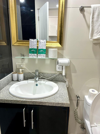 Bathroom 5, Deluxe room with king bed and Balcony at Kandi Palace, Mabalacat