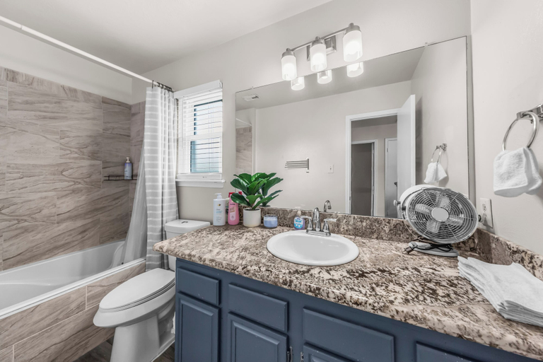 Bathroom 2, Ile Ayo-Private BR with Shared Bathroom, Houston