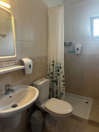 Bathroom 5, Sirius Star, Ortaca