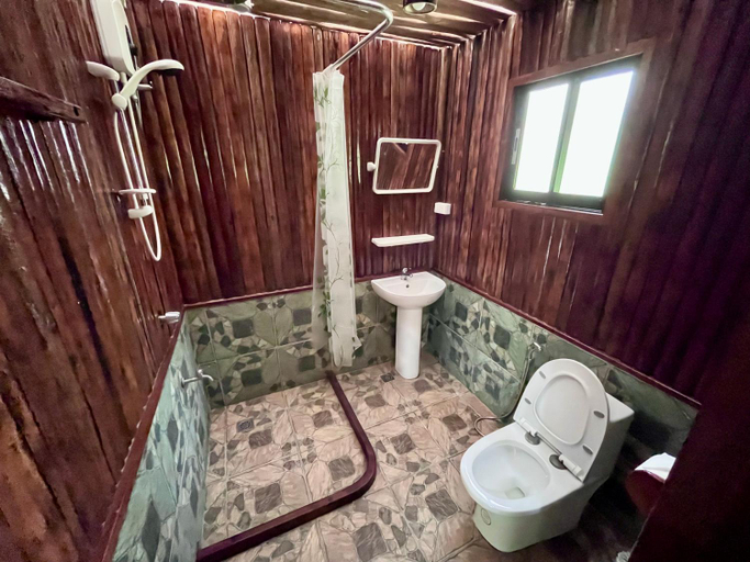 Bathroom, Babaland, San Vicente