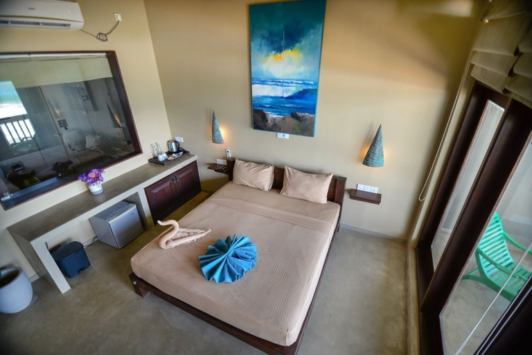 Bedroom 3, At Ease Beach Hotel, Hikkaduwa
