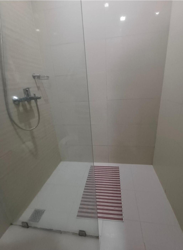 Bathroom 5, Cozy Pad BGC, Taguig