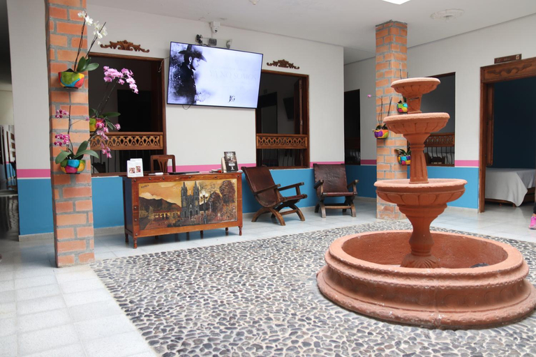Others 5, Hotel Barajas, Jardín