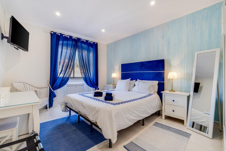 Bedroom 2, Suites By The River, Lagoa