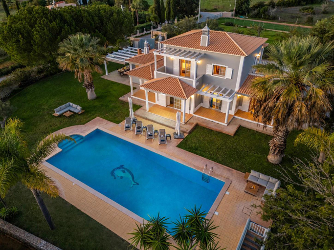 Sport & Beauty, Villa Peace - Moradia tranquila com piscina aquecivel - Pera, Silves