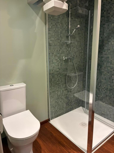 Bathroom 2, LA CROIX DES GRANGES, Dordogne