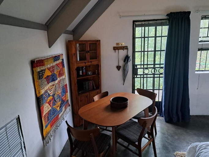 Dining room, Room-comfortable Accommodation in a Tran, City of Tshwane