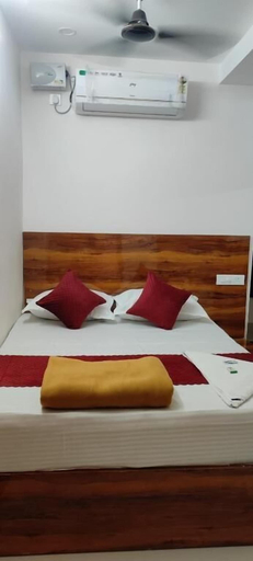 Room 5, Hotel Shresta Luxury Rooms, Ranga Reddy