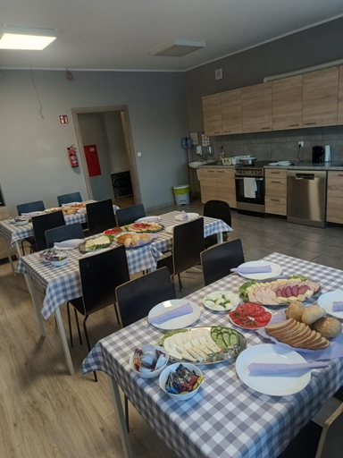 Food & Drinks 4, Hostel Helios, Września