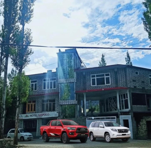 Exterior & Views