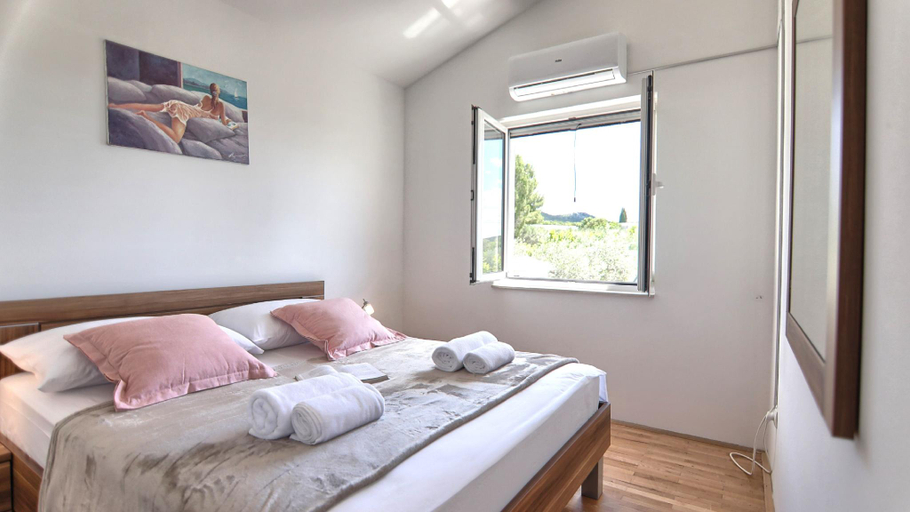 Bedroom 2, Holiday home Srecko by Villas Guide, Polača