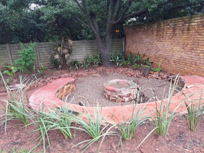 Garden 2, Room-comfortable Accommodation in a Tran, City of Tshwane