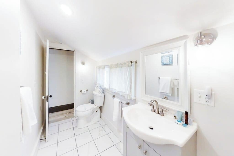 Bathroom 3, Newly Renovated Haven w/ Deck, Walk to Shops, Dining & Marina, Pet Friendly, Lincoln