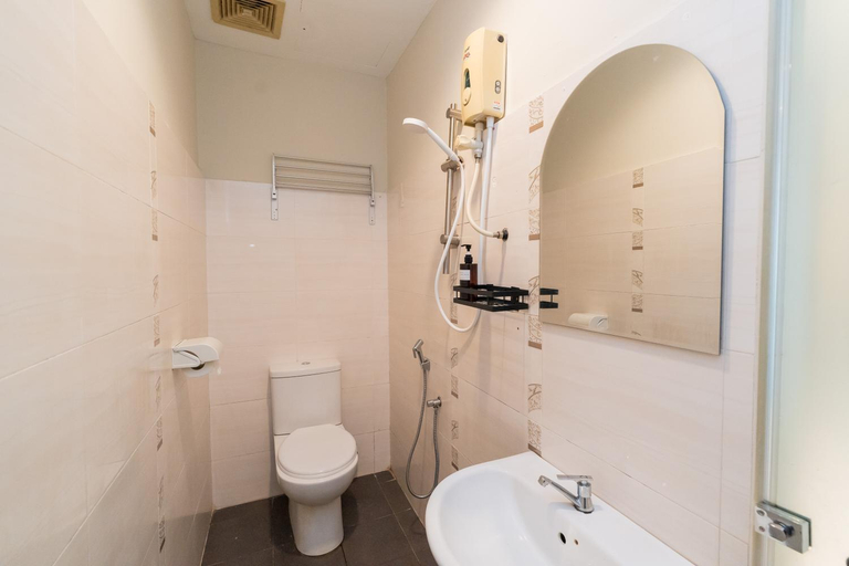 Bathroom 4, Swing & Pillows @ Kota Damansara, Petaling Jaya