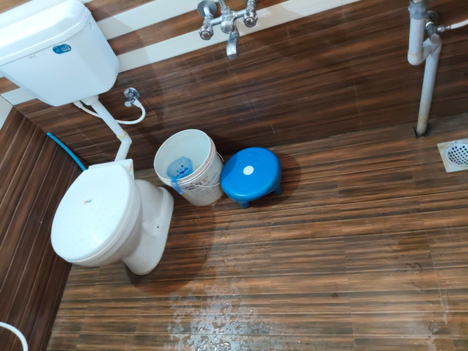 Bathroom 2, Swami's Yatri nivas, Solapur