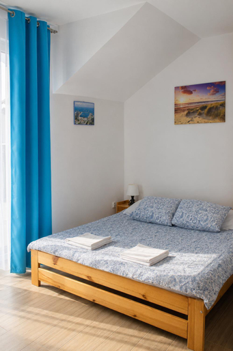 Bedroom, Willa Artus, Puck
