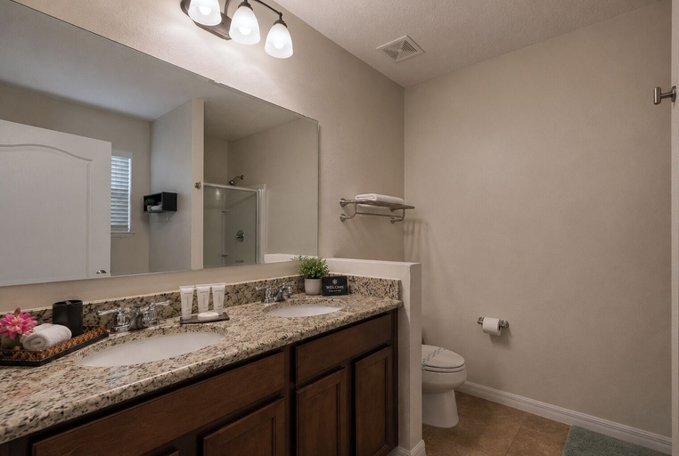 Interior 4, Meadow Manor - 10 Mins to Disney! Pool/spa, Osceola