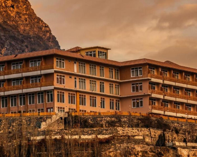 Exterior & Views