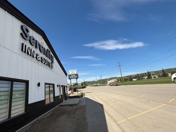 Property grounds, SERENITY INN AND SUITES, Peace River