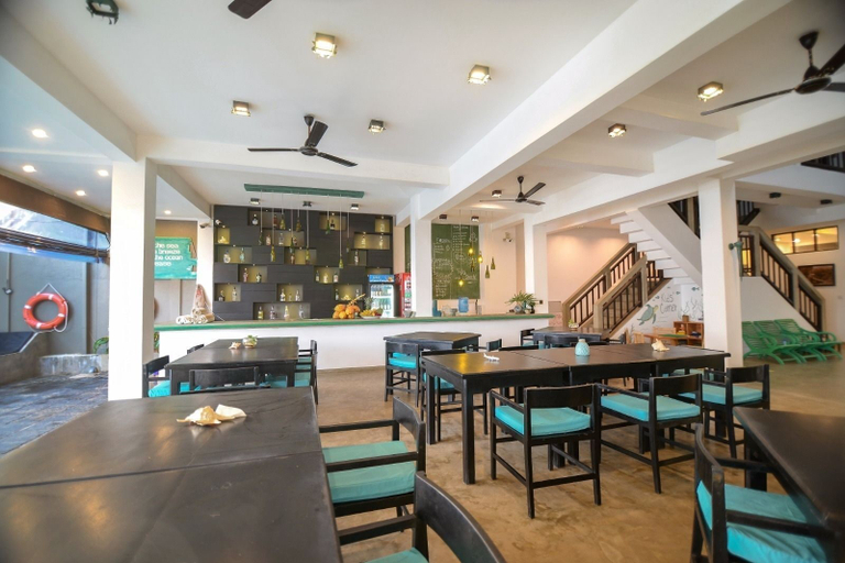 Food & Drinks 5, At Ease Beach Hotel, Hikkaduwa