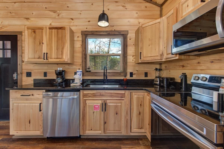Private kitchen 2, Bearfoot Splash Hideaway, Sevier