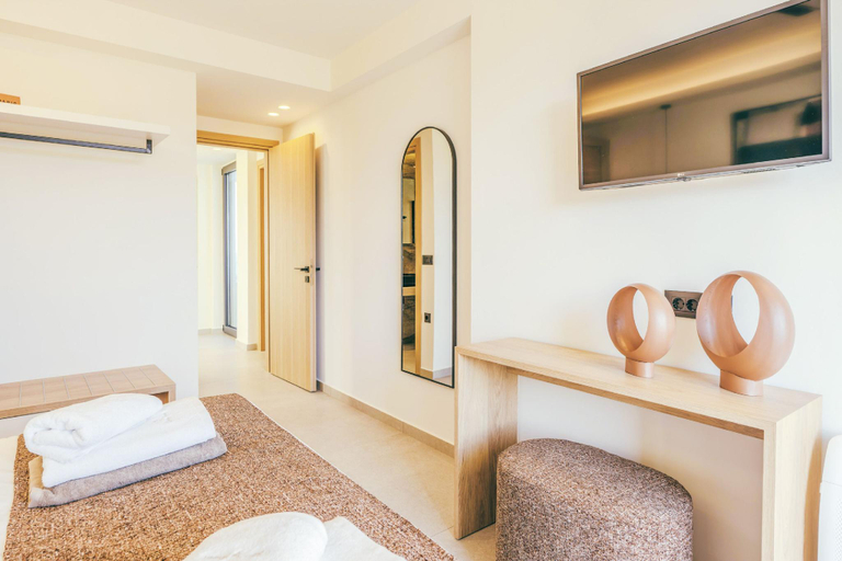 3, Villa Luxury Heaven - With Heated Pool, Crete