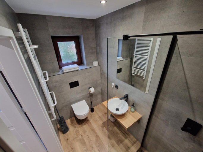 Bathroom, Noclegi u Alicji- Apartamenty, Pleszew