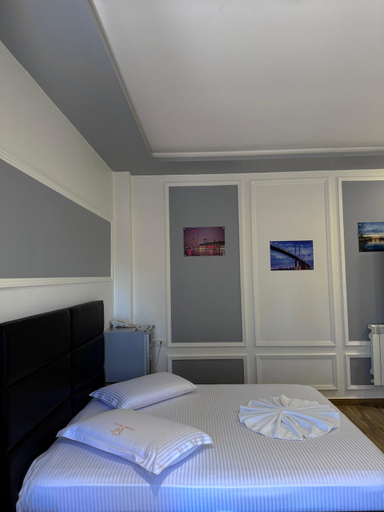 Others 5, Hotel Golden, Shkodrës