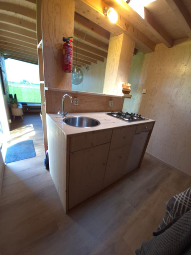 Bathroom 3, Gast op stal nabij Leeuwarden, Leeuwarderadeel