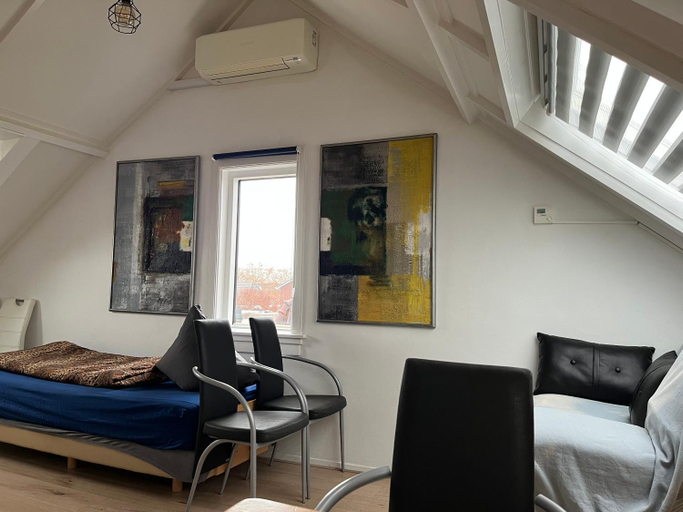 Bedroom 3, Zolderstudio dichtbij Goffert met eigen badkamer en WC, eigen keuken, eigen ingang, Nijmegen