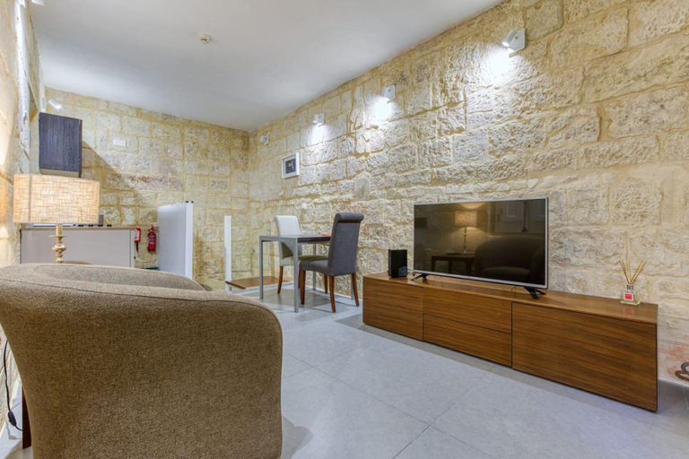 5, Cosy 1-Bedroom Apartment in the Heart of Valletta