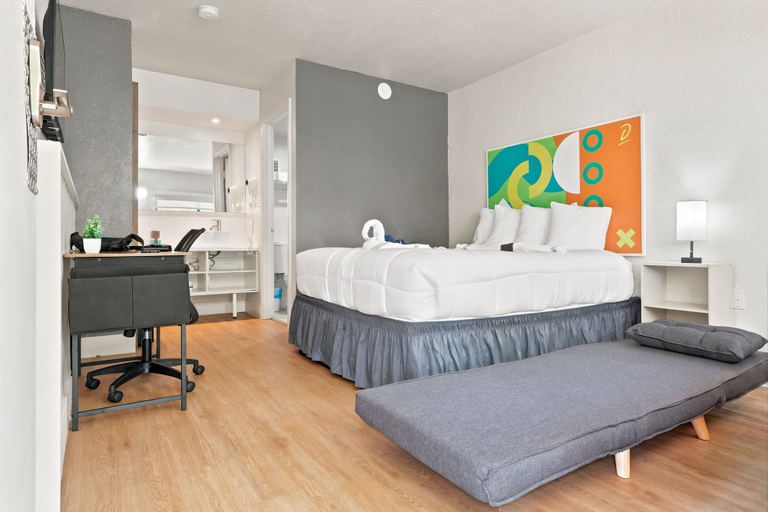 Room 5, Budget Disney Room Pool & Parking, Osceola