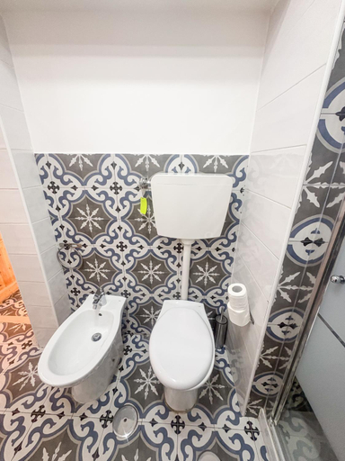 Bathroom 3, Tribunali apartments, Napoli