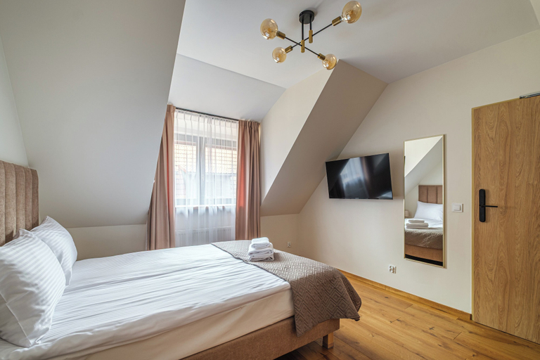 Room 3, Grodzka 7 Old Town by INITIUM, Gdańsk City