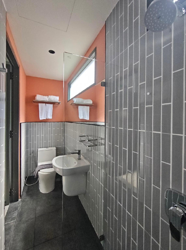 Bathroom 3, Witz Pop Ratchada, Huai Kwang