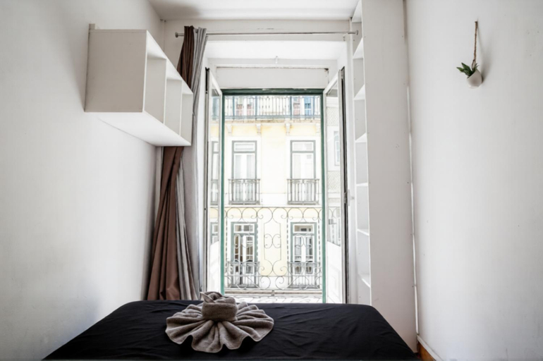 Bedroom 2, Shared Apartment With Bright Private Patio in Lisboa, Lisbon