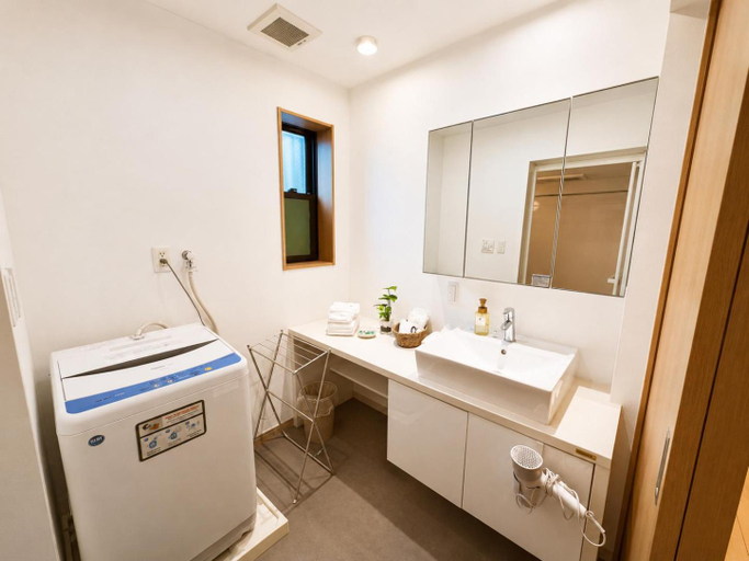 Bathroom 4, Asakusa Apartments, Taitō