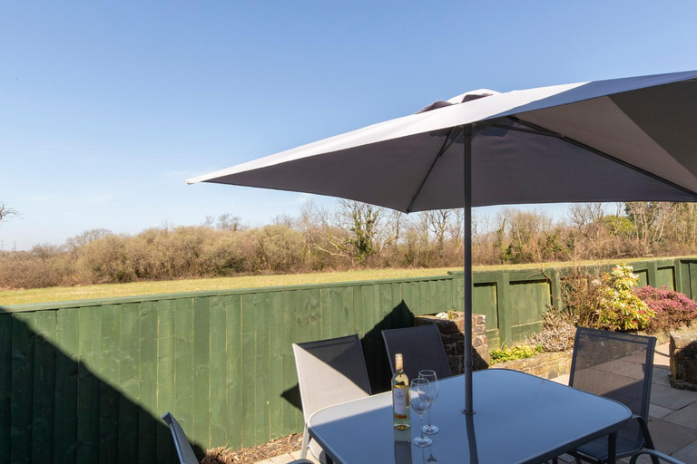 Facilities 2, Honeyfield Lodge - Spacious Cottage Rural Views, Pembrokeshire