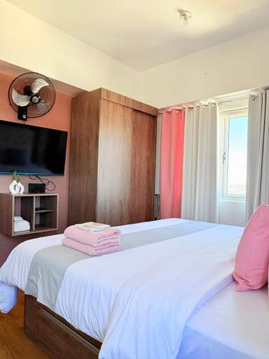 Bedroom 4, Deluxe Soft Super king bed with sofa bed Sunvida Tower Across Sm Cebu, Cebu City